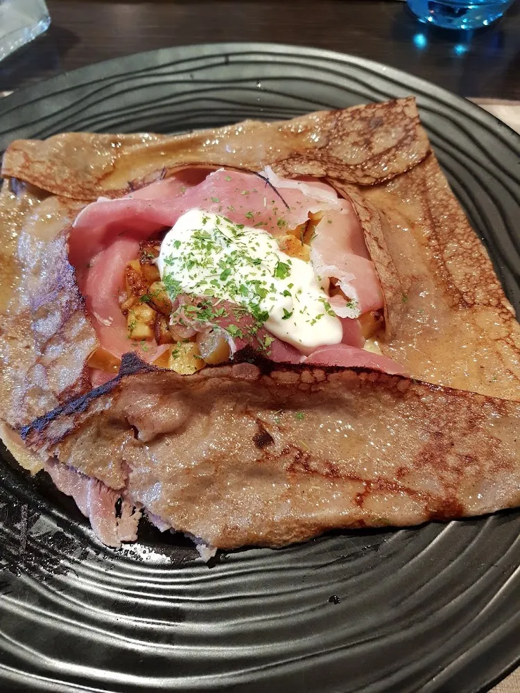 Crêpe la Dory Jambon de Pays Pommes de Terre Oeuf Crème